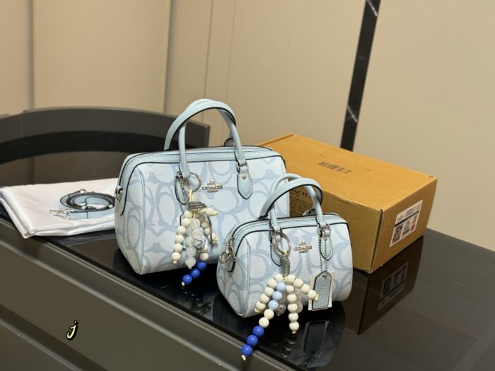 Coach Boston Pillow Bag Heart Print Luxury Classic Complete With Box - Image 12