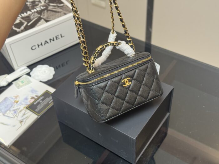 Chanel Handle Makeup Compact Touch-Ups And Styling - Image 2
