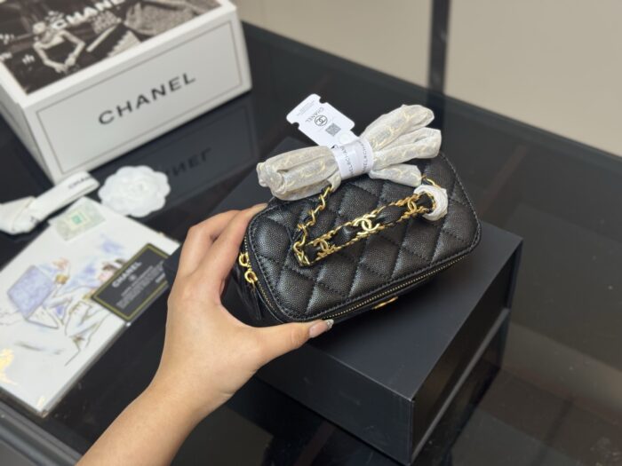 Chanel Handle Makeup Compact Touch-Ups And Styling - Image 3