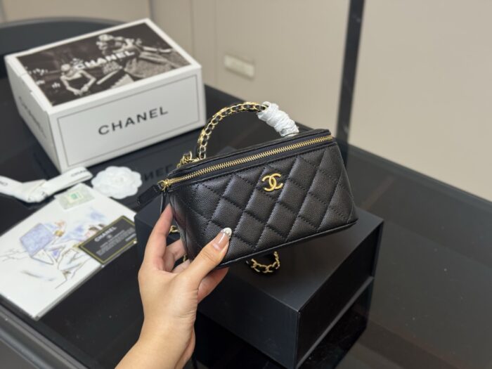 Chanel Handle Makeup Compact Touch-Ups And Styling - Image 5