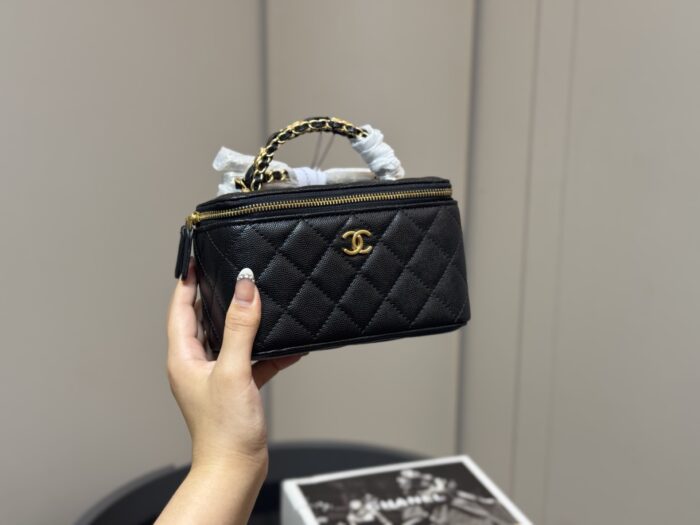 Chanel Handle Makeup Compact Touch-Ups And Styling - Image 9