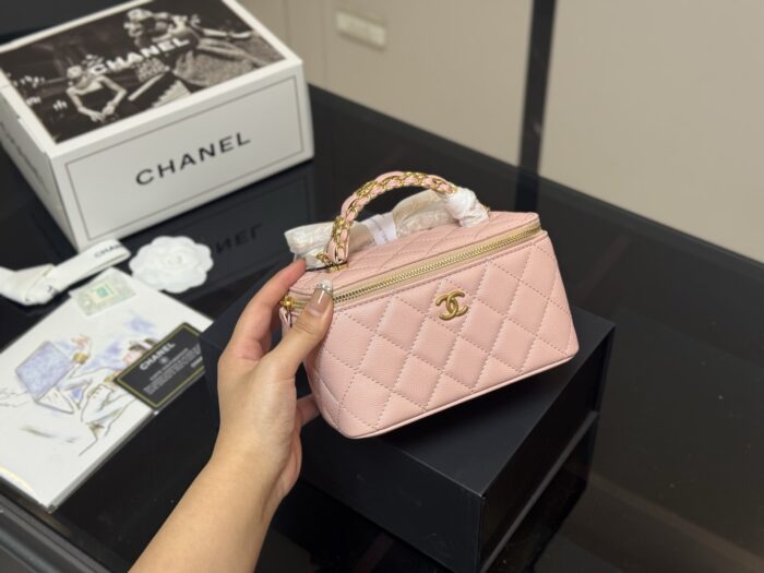 Chanel Handle Makeup Compact Touch-Ups And Styling - Image 12