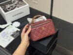 Chanel Handle Makeup Compact Touch-Ups And Styling - Image 13