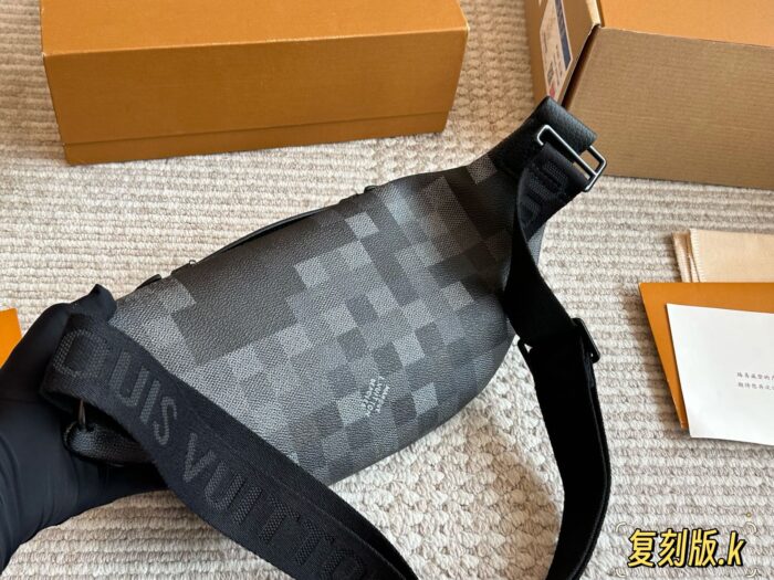 Louis Vuitton Black Knight Series Men'S Waist Bag/Chest Bag - Full Grain Leather Commuter Bag - Image 5