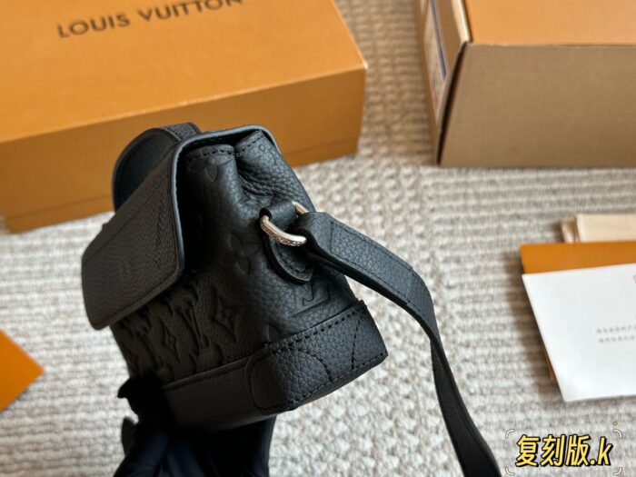 Louis Vuitton Steamer Black Leather Versatile Men'S Bag - Image 4