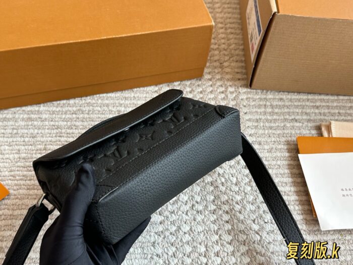 Louis Vuitton Steamer Black Leather Versatile Men'S Bag - Image 5