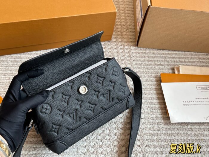 Louis Vuitton Steamer Black Leather Versatile Men'S Bag - Image 6
