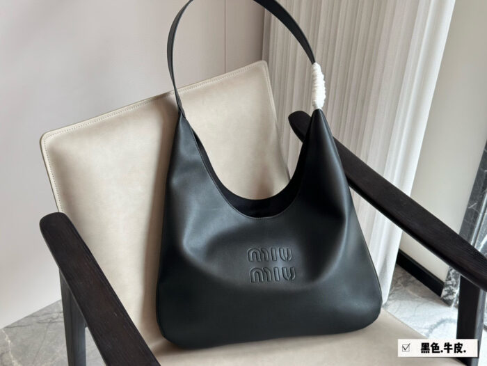 Miu Miu Tote Runway-Inspired Leather Tote With Effortless Charm - Image 1