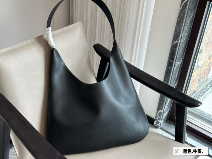 Miu Miu Tote Runway-Inspired Leather Tote With Effortless Charm - Image 6
