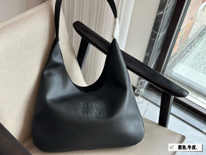 Miu Miu Tote Runway-Inspired Leather Tote With Effortless Charm - Image 7