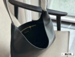 Miu Miu Tote Runway-Inspired Leather Tote With Effortless Charm - Image 8