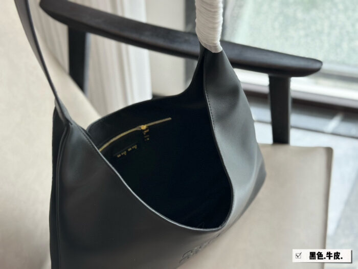 Miu Miu Tote Runway-Inspired Leather Tote With Effortless Charm - Image 8