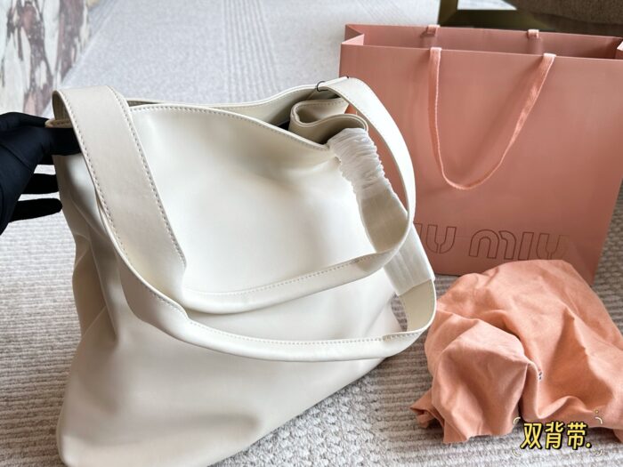 Miu Miu Tote Runway-Inspired Leather Tote With Dual Straps For Effortless Style - Image 4