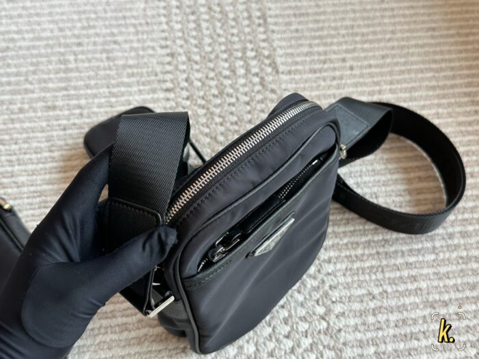 Prada New Camera Bag Minimalist Texture Large Capacity, Portable Imported Nylon, Wear-Resistant - Image 3