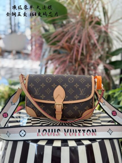 Louis Vuitton Diane Monogram Bag Runway Style Shoulder Crossbody Underarm Bag Floral Embroidered Shoulder Strap Full Steel Hardware Removable Shoulder Strap Complete Packaging