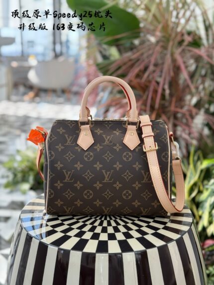 Louis Vuitton Speedy 25 Classic Monogram Adjustable Strap Practical Handbag/Shoulder Bag