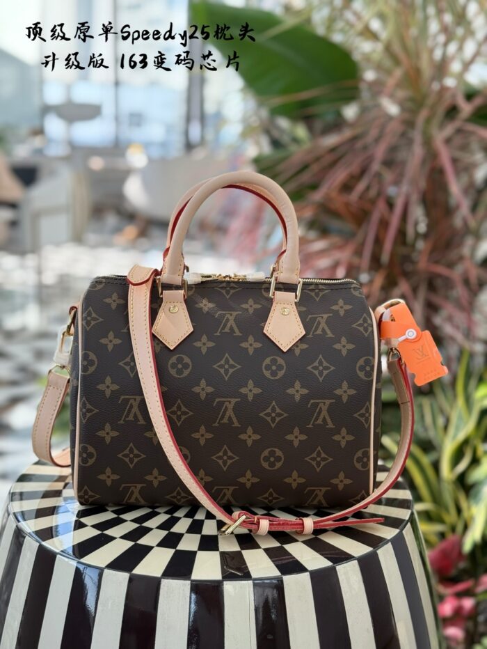 Louis Vuitton Speedy 25 Classic Monogram Adjustable Strap Practical Handbag/Shoulder Bag - Image 4
