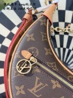 Louis Vuitton Loop Moon Bag Vintage J-Pattern Adjustable Strap Multi-Wear Large Capacity Versatile - Image 3