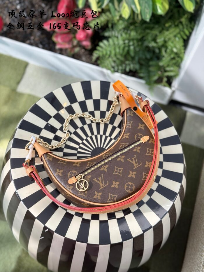 Louis Vuitton Loop Moon Bag Vintage J-Pattern Adjustable Strap Multi-Wear Large Capacity Versatile - Image 6
