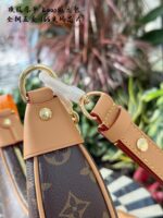 Louis Vuitton Loop Moon Bag Vintage J-Pattern Adjustable Strap Multi-Wear Large Capacity Versatile - Image 7
