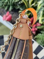 Louis Vuitton Loop Moon Bag Vintage J-Pattern Adjustable Strap Multi-Wear Large Capacity Versatile - Image 9