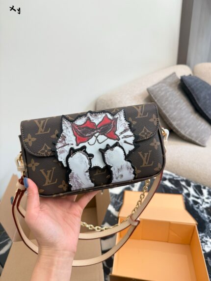 Louis Vuitton Grace Cat Collection Ivy Cat Underarm Chain Crossbody Bag