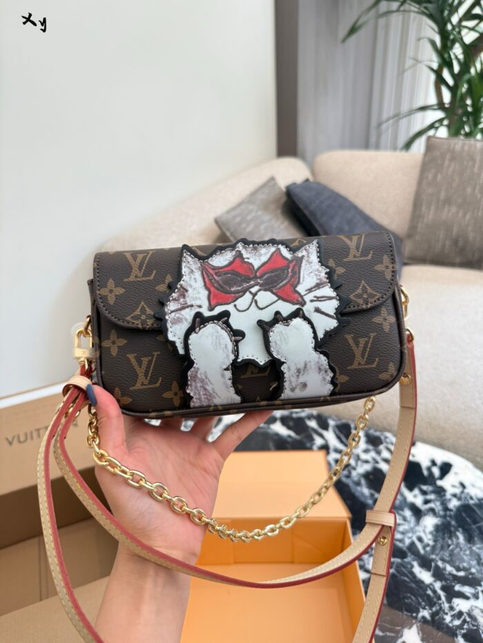 Louis Vuitton Grace Cat Collection Ivy Cat Underarm Chain Crossbody Bag - Image 2