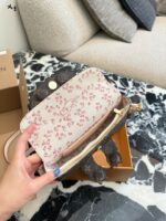 Louis Vuitton Grace Cat Collection Ivy Cat Underarm Chain Crossbody Bag - Image 4