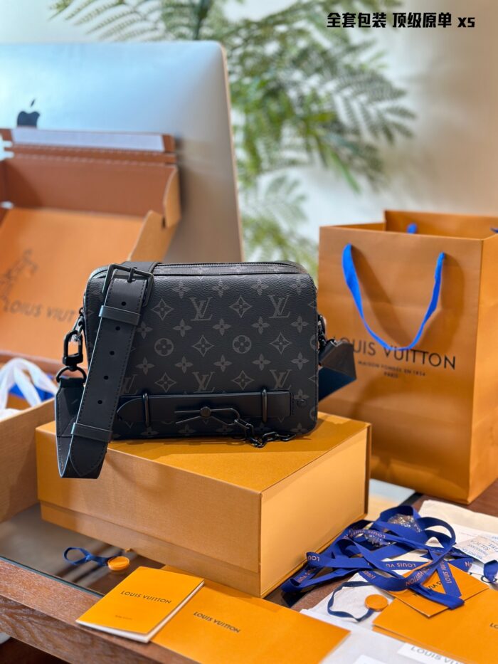 Louis Vuitton Steamer Series Black Floral Men'S Messenger Bag Leather Shoulder Strap With Chain Matte Black Hardware Dual-Layer Compartment - Image 1