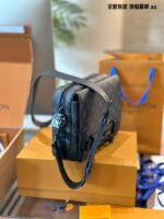 Louis Vuitton Steamer Series Black Floral Men'S Messenger Bag Leather Shoulder Strap With Chain Matte Black Hardware Dual-Layer Compartment - Image 4