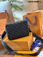 Louis Vuitton Steamer Series Black Floral Men'S Messenger Bag Leather Shoulder Strap With Chain Matte Black Hardware Dual-Layer Compartment - Image 5