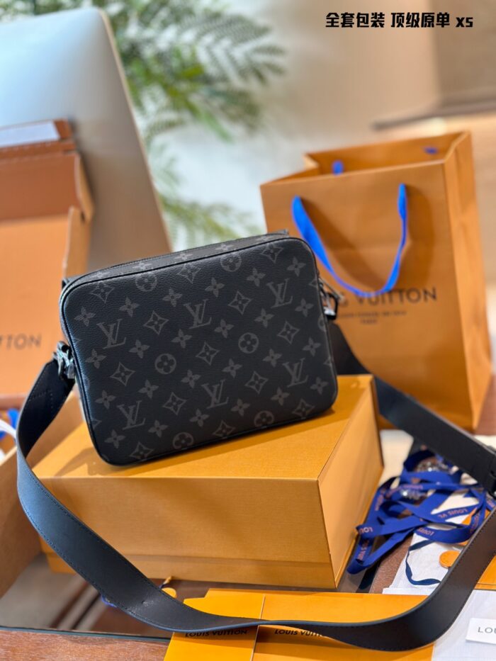 Louis Vuitton Steamer Series Black Floral Men'S Messenger Bag Leather Shoulder Strap With Chain Matte Black Hardware Dual-Layer Compartment - Image 5