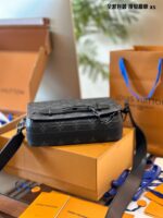 Louis Vuitton Steamer Series Black Floral Men'S Messenger Bag Leather Shoulder Strap With Chain Matte Black Hardware Dual-Layer Compartment - Image 6