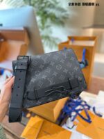 Louis Vuitton Steamer Series Black Floral Men'S Messenger Bag Leather Shoulder Strap With Chain Matte Black Hardware Dual-Layer Compartment - Image 9