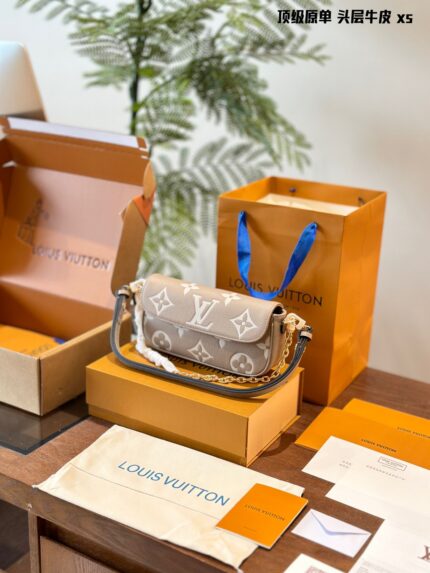 Louis Vuitton Ivy Mahjong Bag Full-Grain Cowhide Leather Chain-Strap Underarm Crossbody Versatile Style Transformations