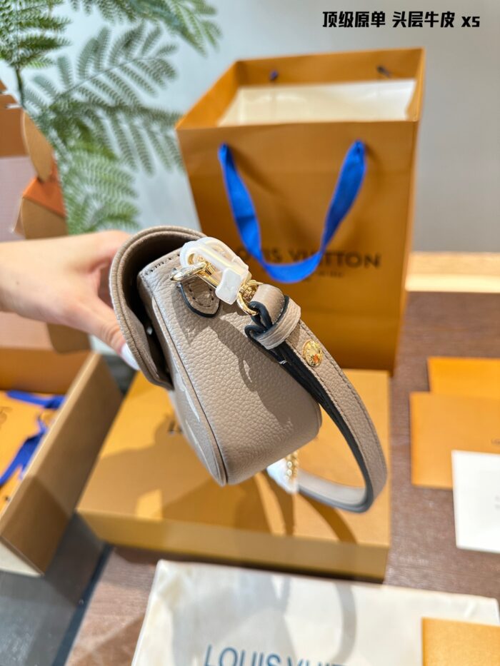 Louis Vuitton Ivy Mahjong Bag Full-Grain Cowhide Leather Chain-Strap Underarm Crossbody Versatile Style Transformations - Image 3