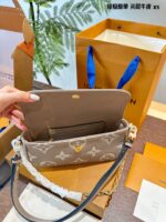Louis Vuitton Ivy Mahjong Bag Full-Grain Cowhide Leather Chain-Strap Underarm Crossbody Versatile Style Transformations - Image 5