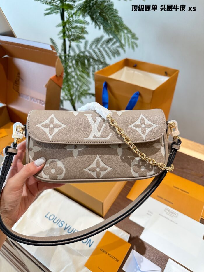 Louis Vuitton Ivy Mahjong Bag Full-Grain Cowhide Leather Chain-Strap Underarm Crossbody Versatile Style Transformations - Image 6