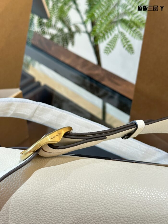 Coach Tabby Dionysus Bag: Minimalist, Sophisticated, Lightweight, Versatile - Image 8