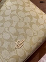 Coach Laurel Series Latte-Coloured Shoulder Bag Spacious Yet Lightweight Includes Accessories Packaged In Aeroplane-Shaped Box - Image 7