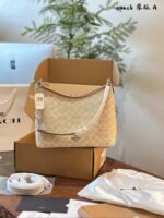 Coach Wanderlust Bag | Soft Colour Palette | Effortless Vibe | Autumn/Winter Ootd