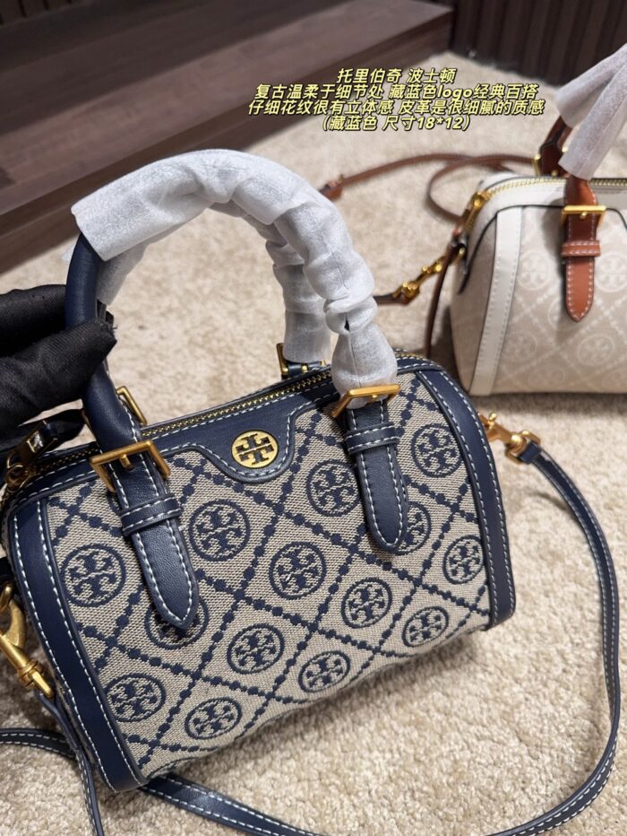 Tory Burch Boston Pillow Bag Retro Pattern Navy Blue Logo Fine-Grained Leather Wide Shoulder Strap Handheld Or Crossbody Generous Capacity - Image 5