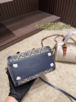 Tory Burch Boston Pillow Bag Retro Pattern Navy Blue Logo Fine-Grained Leather Wide Shoulder Strap Handheld Or Crossbody Generous Capacity - Image 7