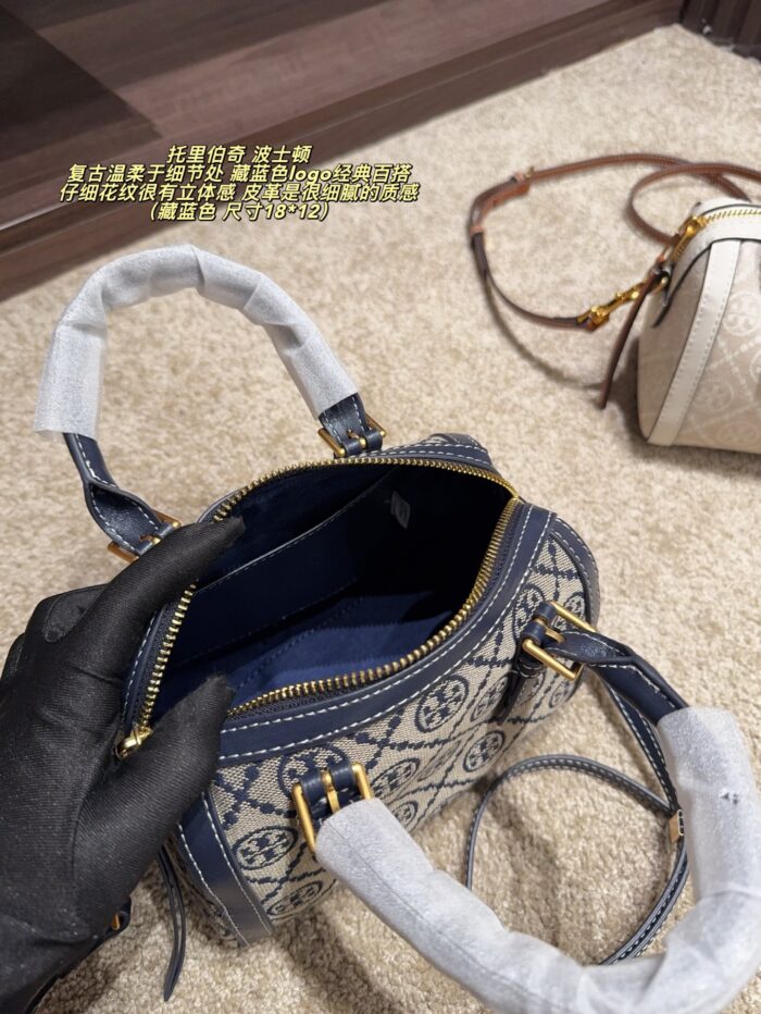 Tory Burch Boston Pillow Bag Retro Pattern Navy Blue Logo Fine-Grained Leather Wide Shoulder Strap Handheld Or Crossbody Generous Capacity - Image 9
