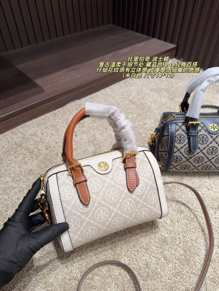 Tory Burch Boston Pillow Bag Retro Pattern Navy Blue Logo Fine-Grained Leather Wide Shoulder Strap Handheld Or Crossbody Generous Capacity - Image 10