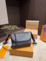 Louis Vuitton Pulse Black Knight Messenger Bag Magnetic Closure Commuter-Friendly Adjustable Shoulder Strap - Image 2