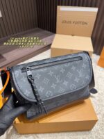 Louis Vuitton Pulse Black Knight Messenger Bag Magnetic Closure Commuter-Friendly Adjustable Shoulder Strap - Image 3