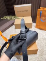 Louis Vuitton Pulse Black Knight Messenger Bag Magnetic Closure Commuter-Friendly Adjustable Shoulder Strap - Image 7