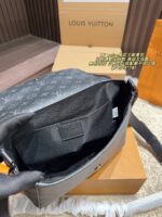 Louis Vuitton Pulse Black Knight Messenger Bag Magnetic Closure Commuter-Friendly Adjustable Shoulder Strap - Image 8