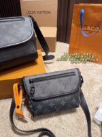 Louis Vuitton Pulse Black Knight Messenger Bag Magnetic Closure Commuter-Friendly Adjustable Shoulder Strap - Image 12
